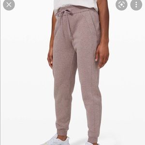 Lavender lululemon Scuba High-Rise Jogger 
Fleece